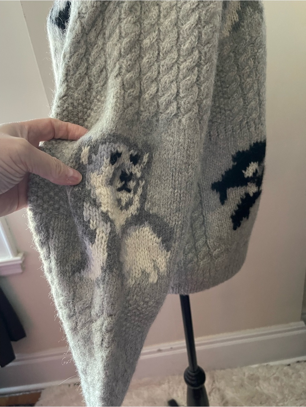 The Eagles Eye Gray Wool Cable Knit Seal Polar Bear Motif Sweater Size Medium - Picture 4 of 11